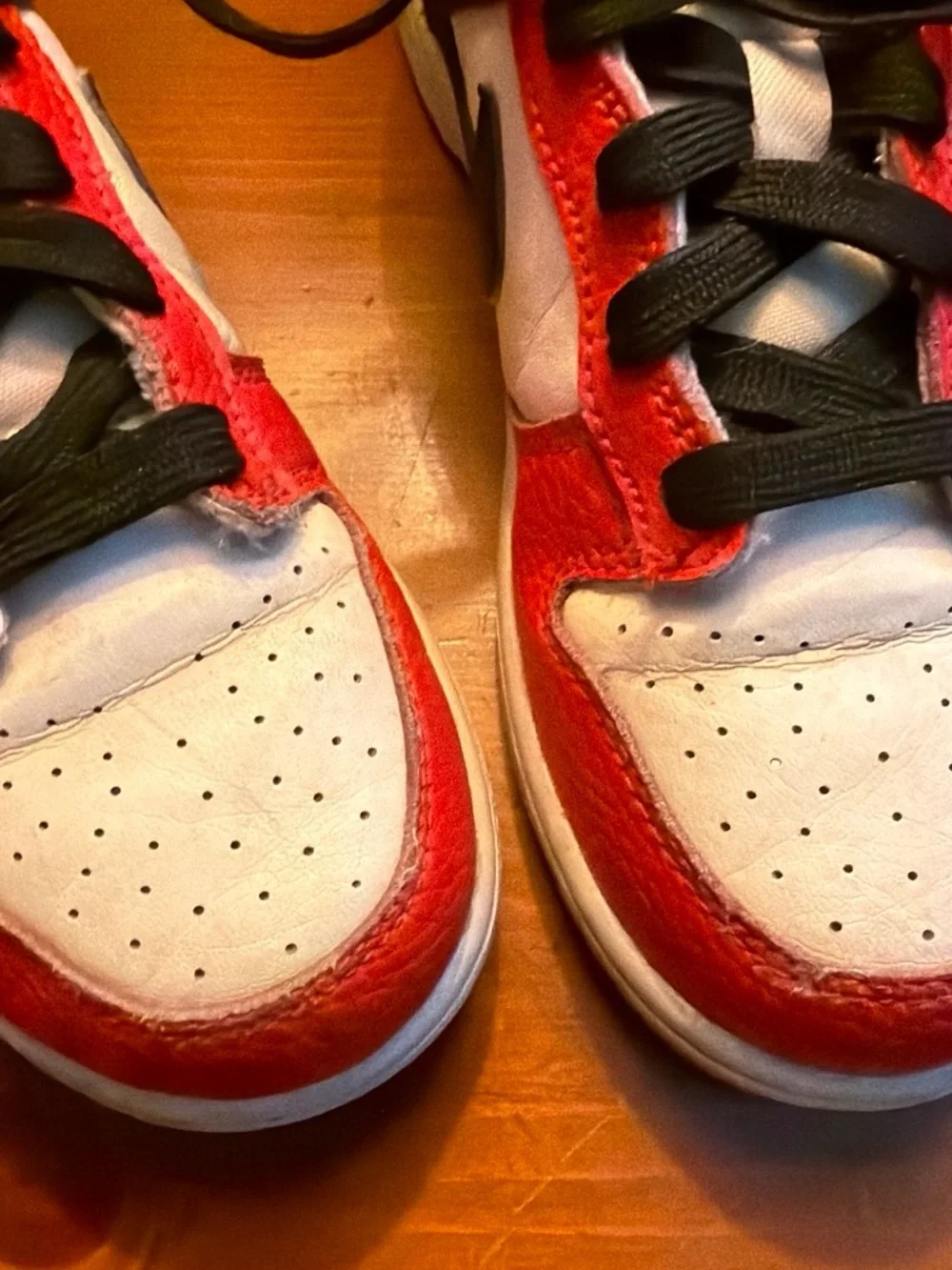 Nike Kids Low-Top Sneakers in Red, White & Black